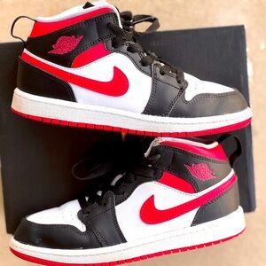 Jordan 1 PS Mid Berry Size 1 Little Girls